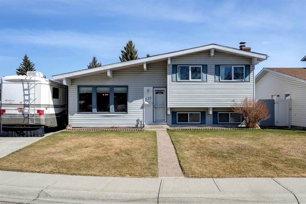 I have sold a property at 235 Queen Charlotte PLACE SE in Calgary
